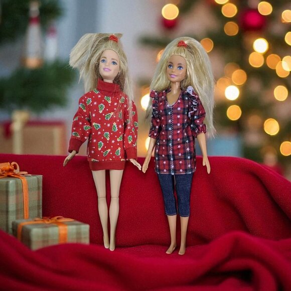 Christmas Time Barbies Red and Blue Fashion Dolls - Picture 11 of 12